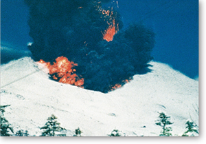 噴煙を上げる十勝岳（昭和63年12月）写真