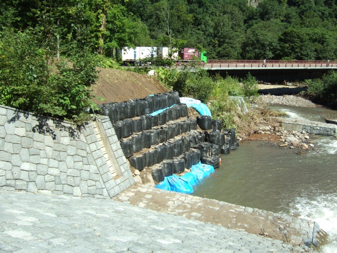 リクマンベツ川護岸復旧状況