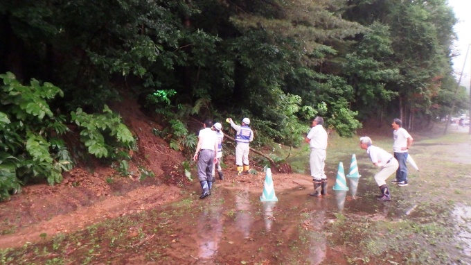 下川町　町道法面崩れ箇所の現地を確認