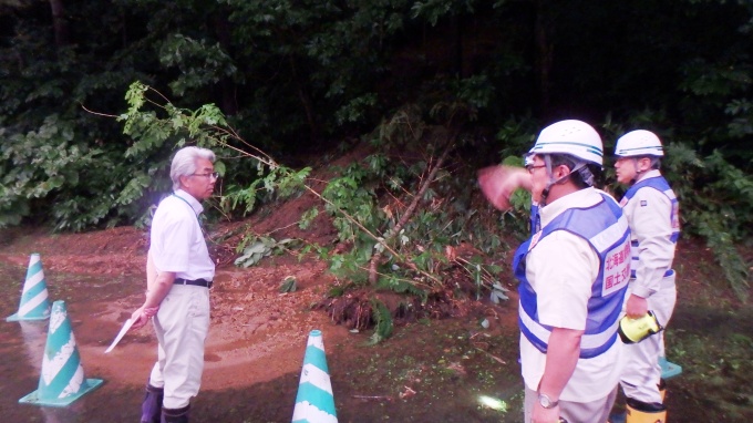 下川町　町道法面崩れ箇所の現地を確認2