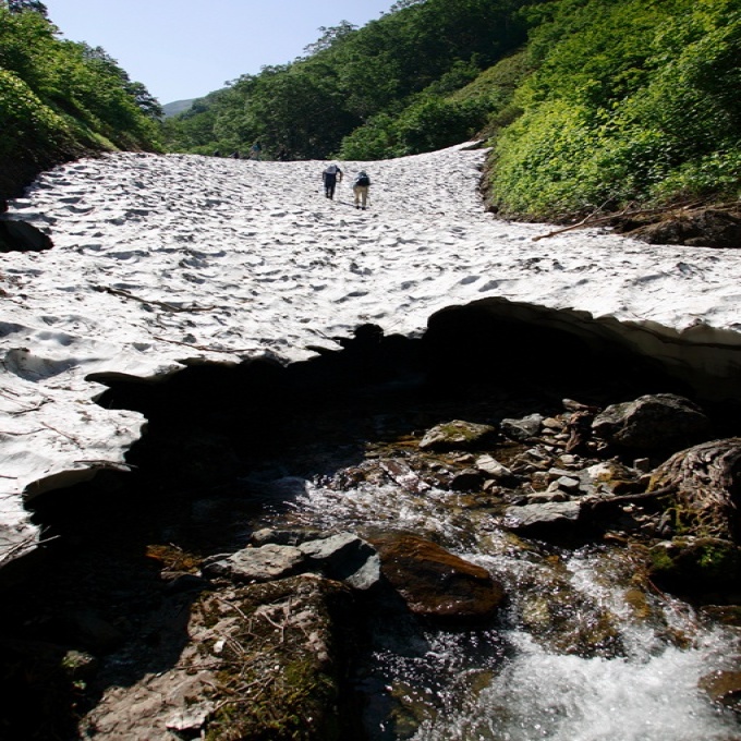 3：　夏、雪残る天塩川源流部(7月)