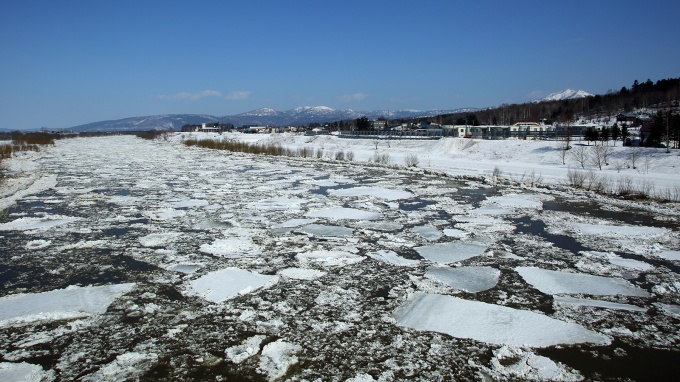 2：　春の訪れ　天塩川大解氷(3月)