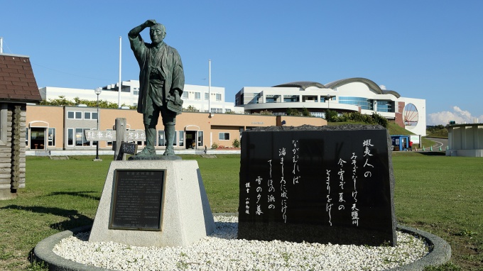 2：　松浦武四郎像