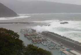 護岸越波写真