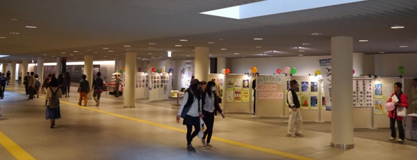 札幌駅前地下歩行空間の展示状況