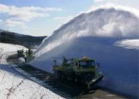 ロータリ除雪車による除雪の写真