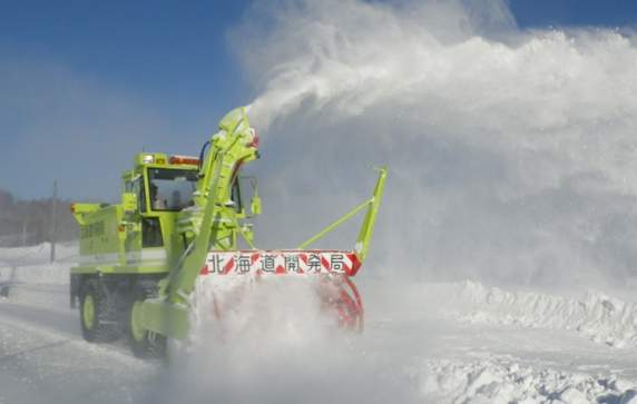ロータリ除雪車による投雪状況