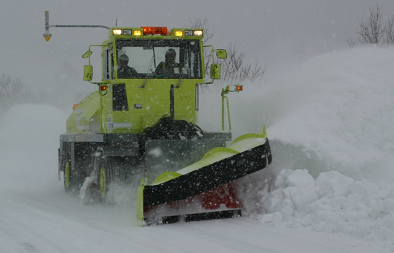 ロータリ除雪車（多機能型）による除雪状況