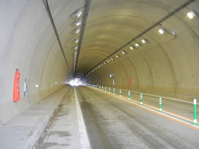 トンネルLED照明