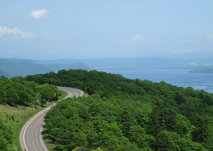 美幌峠と屈斜路湖を風のように吹き抜ける道