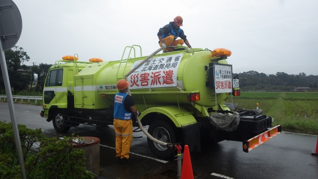 令和元年9月18日(水曜日) 給水車への補給（君津市小櫃）