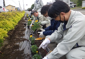 「義経街道花の応援団」（植樹ボランティア）に参加