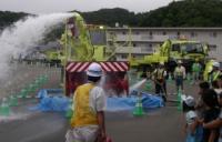 水を使った除雪機械のデモンストレーション（8/6浦河道路事務所）