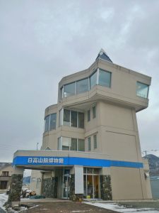 日高山脈博物館の外観