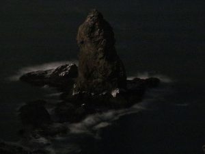 「時化のローソク岩）」の写真