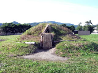 土葺きの縦穴住居