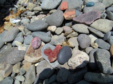 海岸には綺麗な石がいっぱい