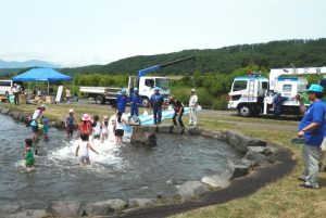 ポンプ車放水中