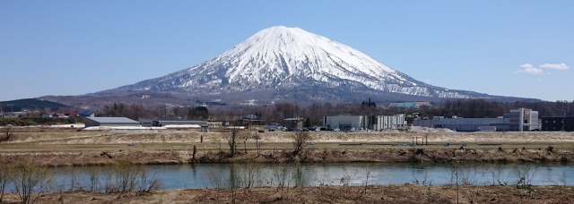 尻別川と羊蹄山（国道5号 倶知安大橋（倶知安町））