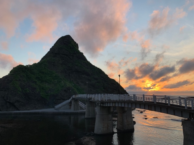 弁天島の夕日（泊村）