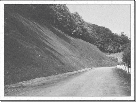 山道の法面施工