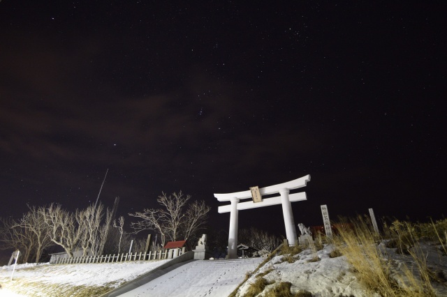 苫前神社とオリオン座（苫前町）