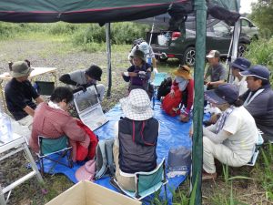 外来種の見分け方等の説明風景