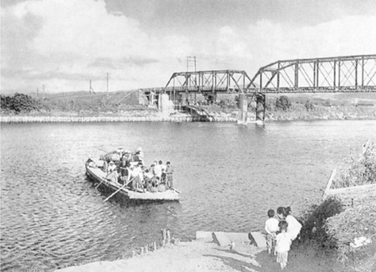石狩川橋の改修で渡船が運航された。昭和17年、新十津川町