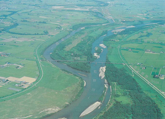 石狩川と雨竜川の合流部から上流1.6kmの背割堤