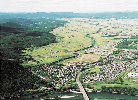 鷹栖町内を貫流して石狩川へ