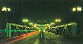 旭橋とランタン灯