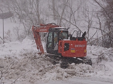 雪崩の除去作業