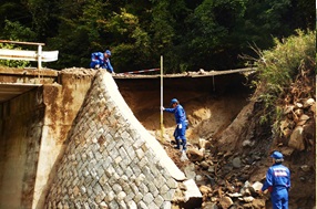 現地における被災状況調査の様子