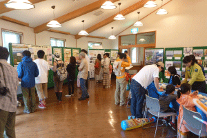 多くの方が訪れたパネル展示会場