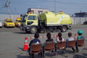 路面清掃作業を見学