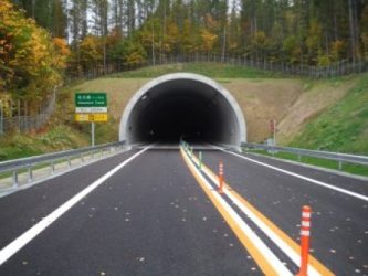 写真2 北の峰トンネル（旭川側から）