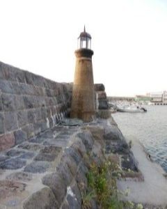 石積防波堤と灯台