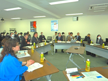 各委員による活発な議論