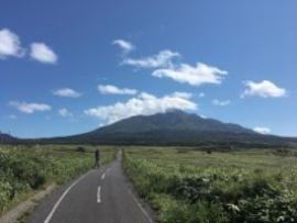 サイクリングロードで利尻山を一周