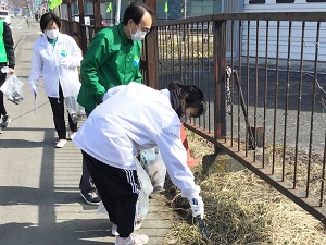 道路清掃活動の様子