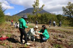 地域活動団体や教育機関との連携による「みらいの森育樹活動」