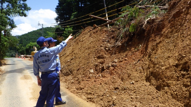 7月29日　道路班が芦北町において被災状況を調査