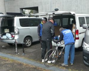 自転車の点検の写真