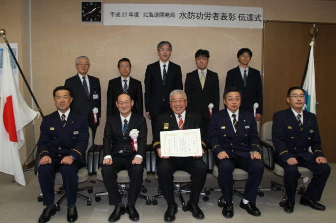受賞された池田消防団小杉団長（前列中央）、河畑部長（前列左から2番目）