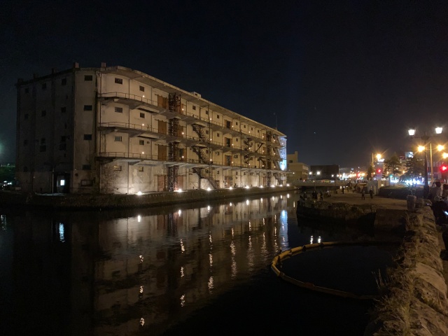 ライトアップされた北海製罐第3倉庫（小樽市 小樽運河）