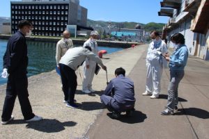 5月18日小樽港における点検の様子
