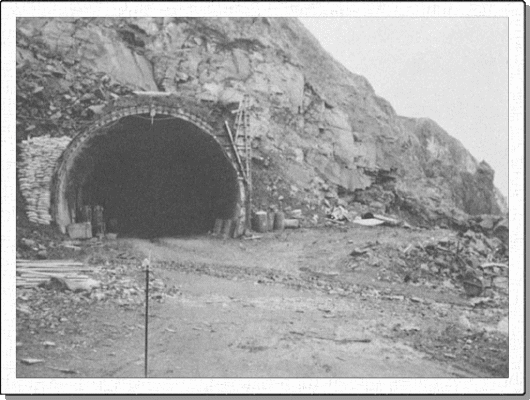 開削中の状況　天狗トンネル出口付近