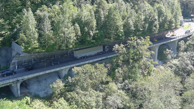 外観側面（俯瞰）