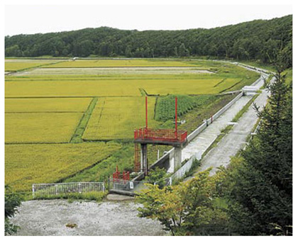 北海幹線用水路・三笠市の市来知幹線（北海道遺産事務局蔵）