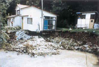 豊平川支川、オカバルシ川の浸食（札幌市南区藤野）（北海道開発協会蔵） 